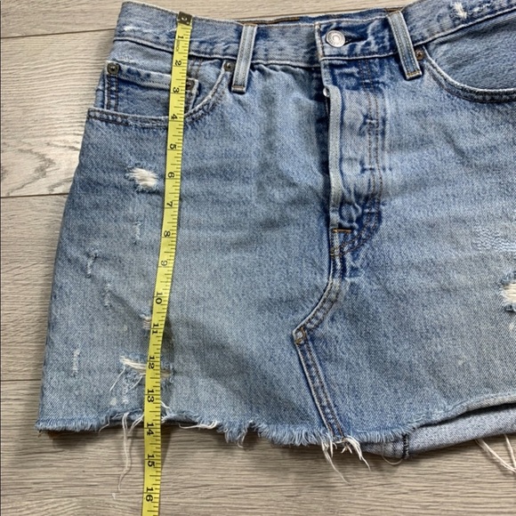 Levi’s Button Fly Raw Hem Distressed 100% Cotton Jean Denim Mini Skirt - Picture 11 of 12